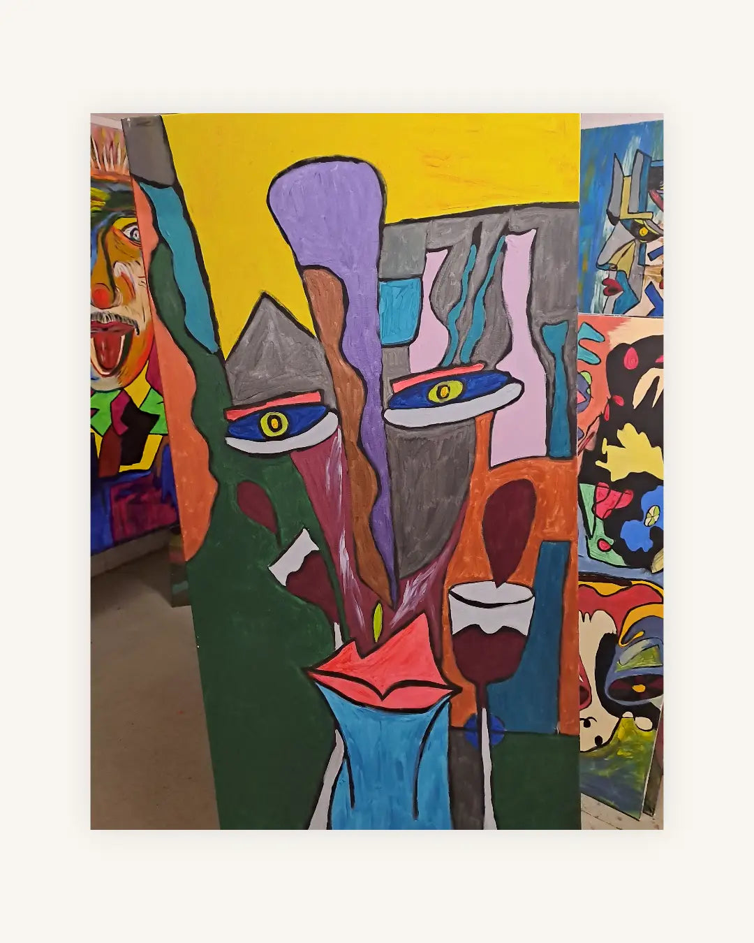 Im Wein liegt die Wahrheit.Mit einem Glas Wein genießt man die schöne Atmosphäre 0