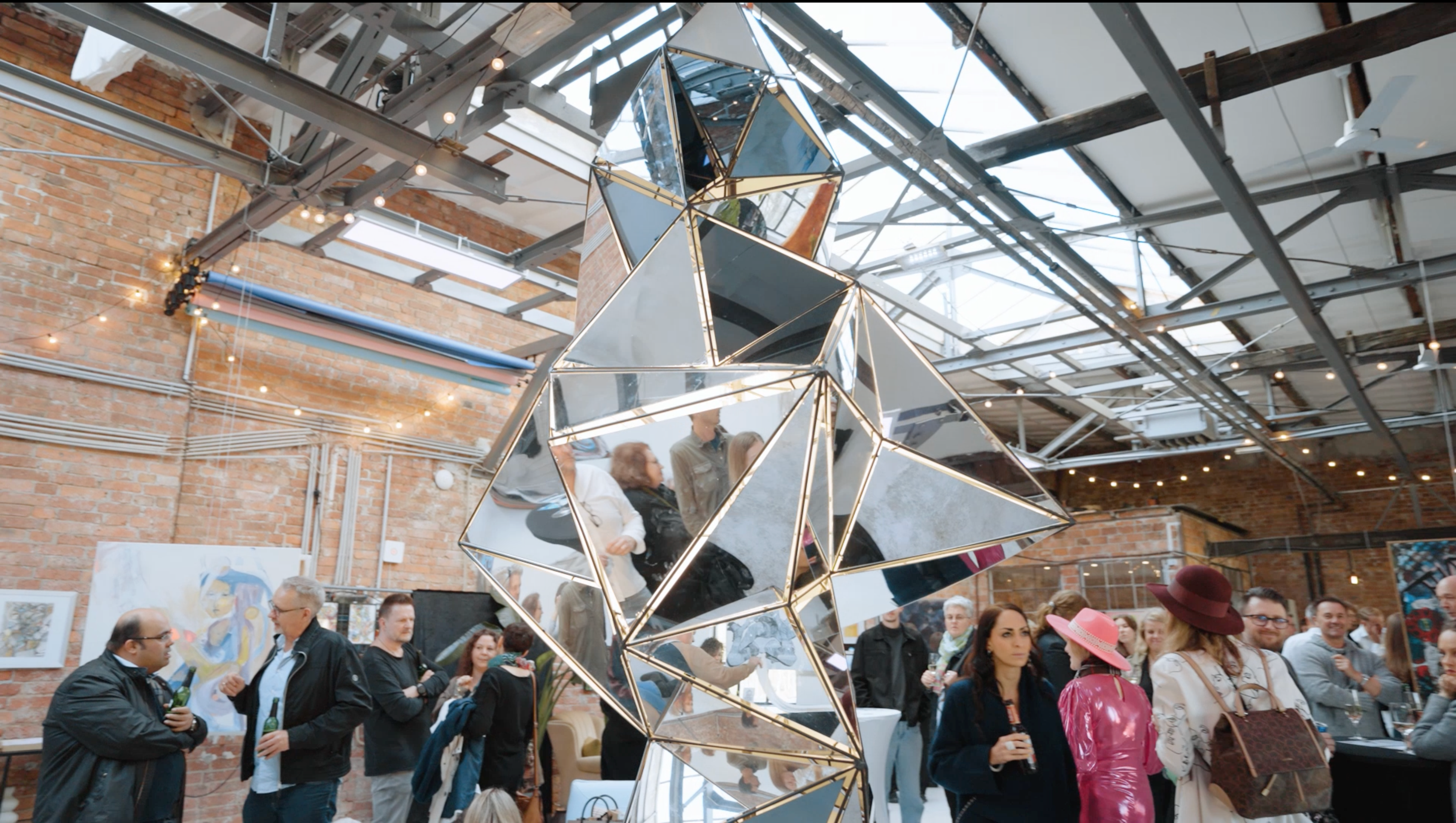 Video laden: Kunstaustellung Posh Vision Online Galerie